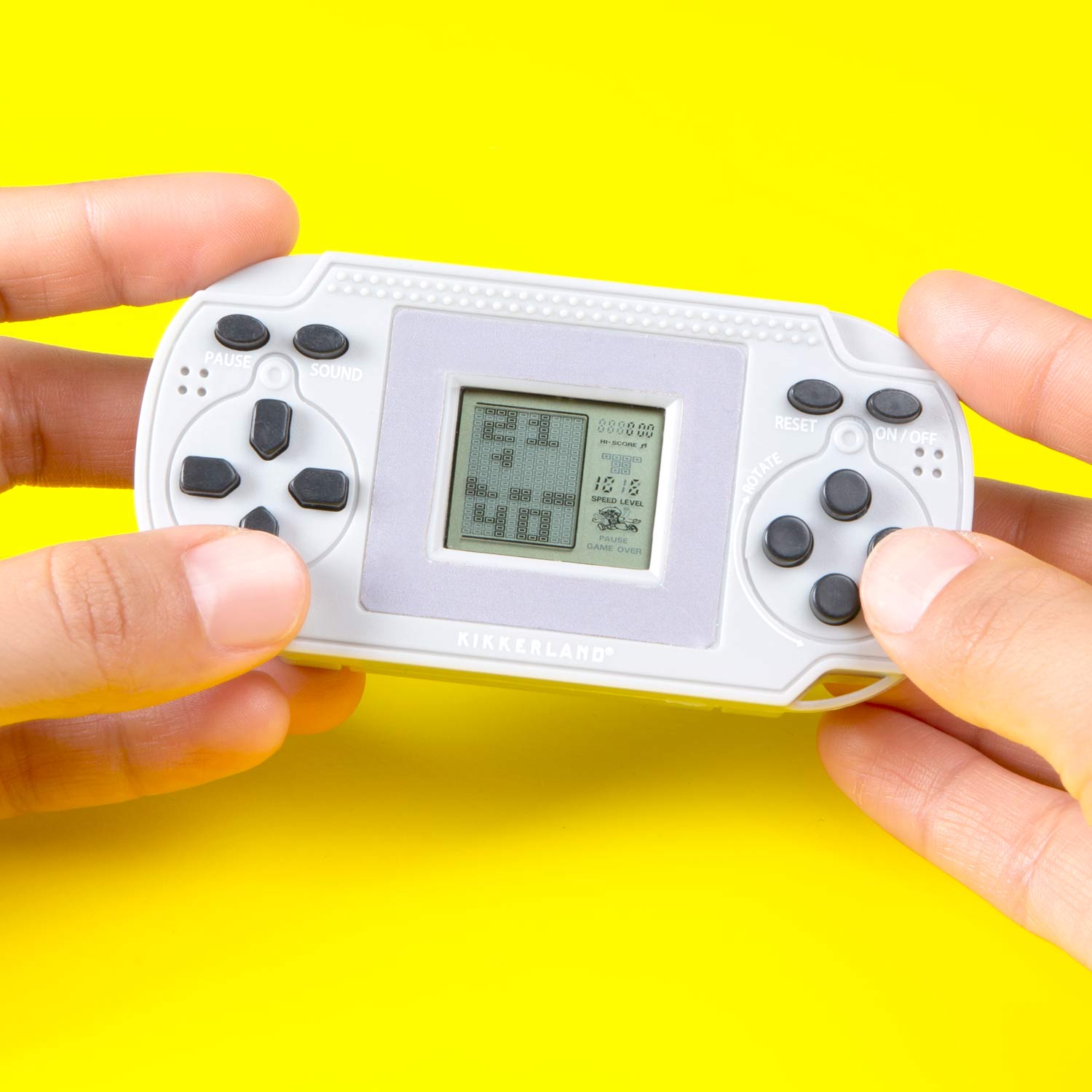 1252F6252F0252Fa252F160a6a1b90fb91fd9f79b3623fc90e93f63ab230_1_arcade_retro_game_hand