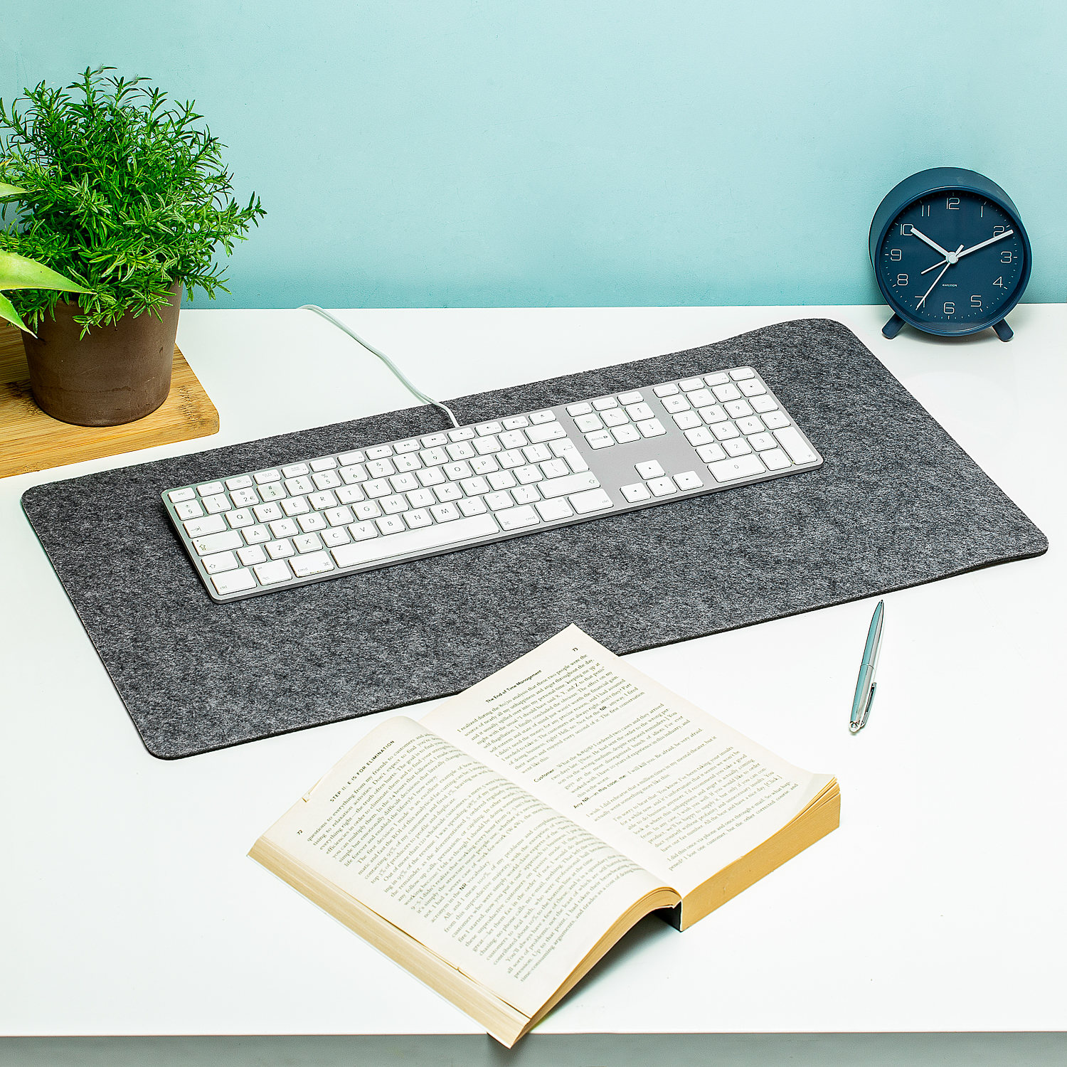 554234-Felt-Desk-Pad-Kikkerland-1