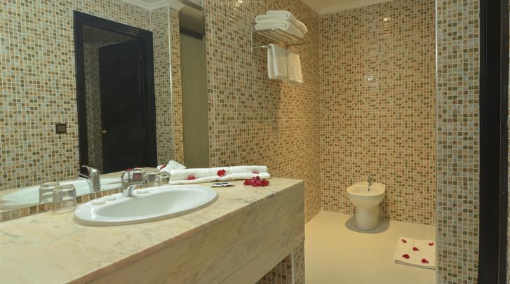 marrakech-hotel-meriem-badkamer-03142016050810-727x405