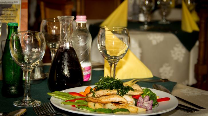 boedapest-hotel-city-unio-restaurant-12042015050338-727x405