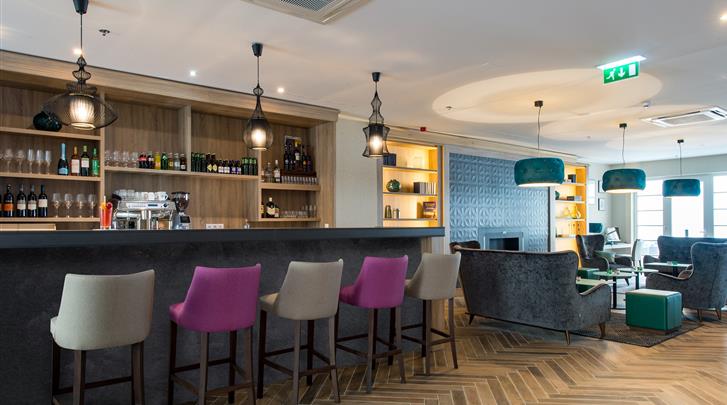 boedapest-hotel-the-three-corners-lifestyle-hotel-bar-10212019125454-727x405