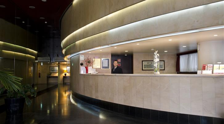 lissabon-aparthotel-vip-executive-eden-receptie-03032016085517-727x405