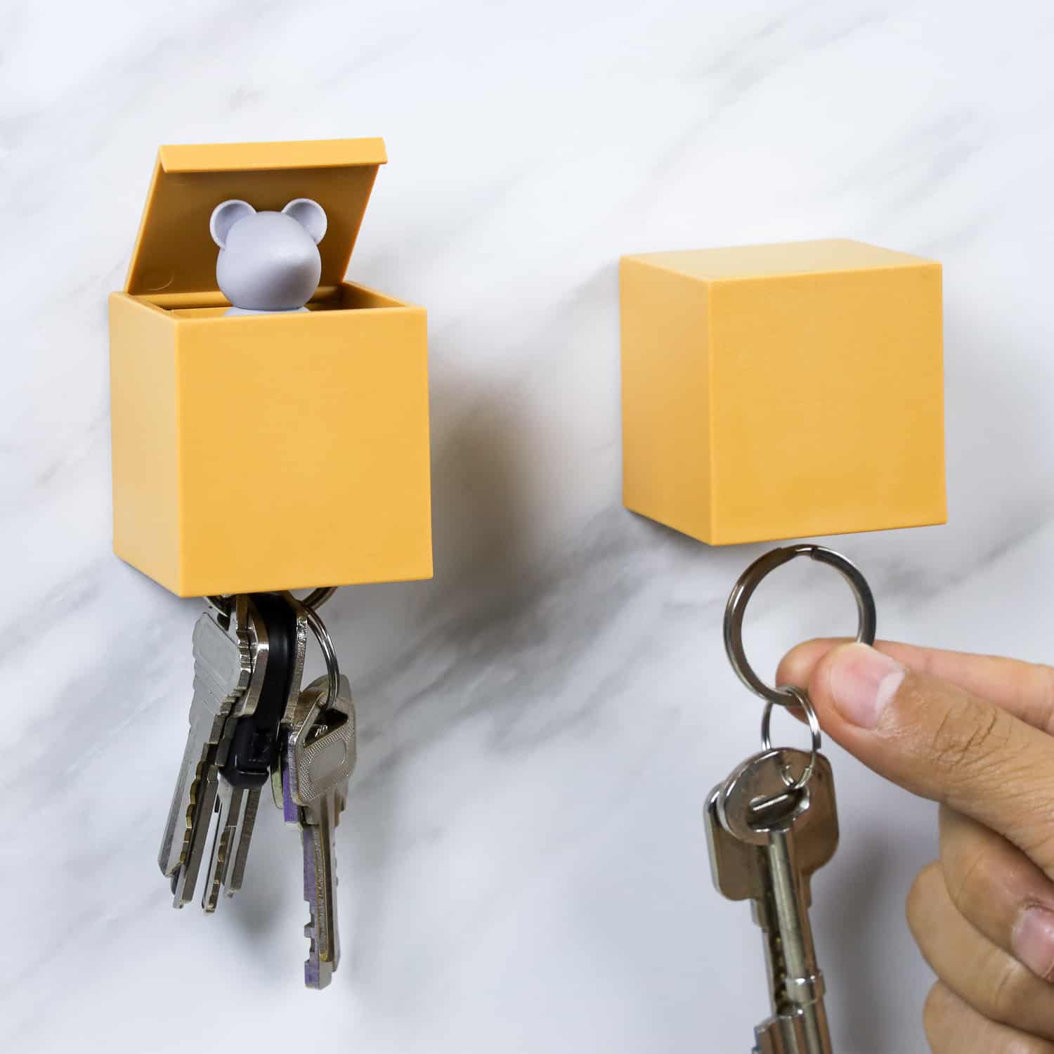 lucky-mouse-key-holder-brown-grey-1