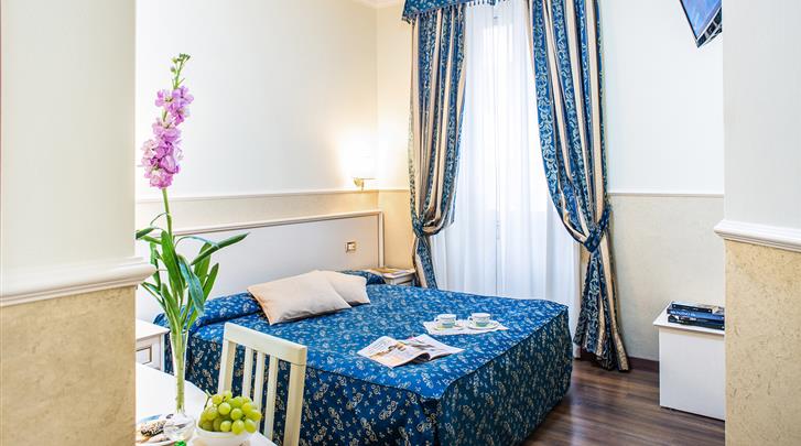 rome-hotel-anfiteatro-flavio-standaard-kamer-02102016041656-727x405
