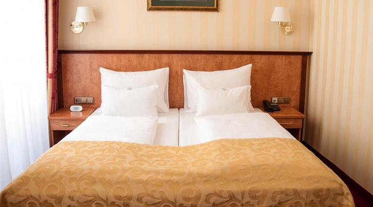 wenen-hotel-opera-suites-standaard-kamer-01242023041031-727x405