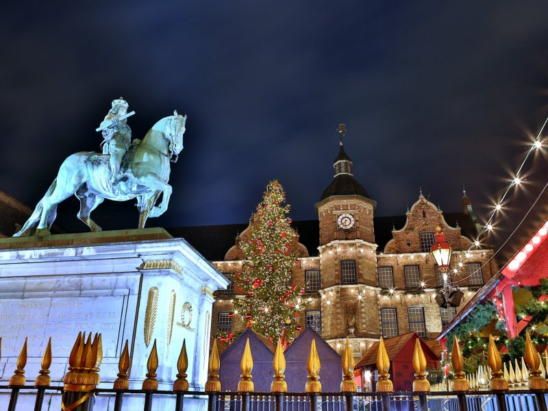 131853