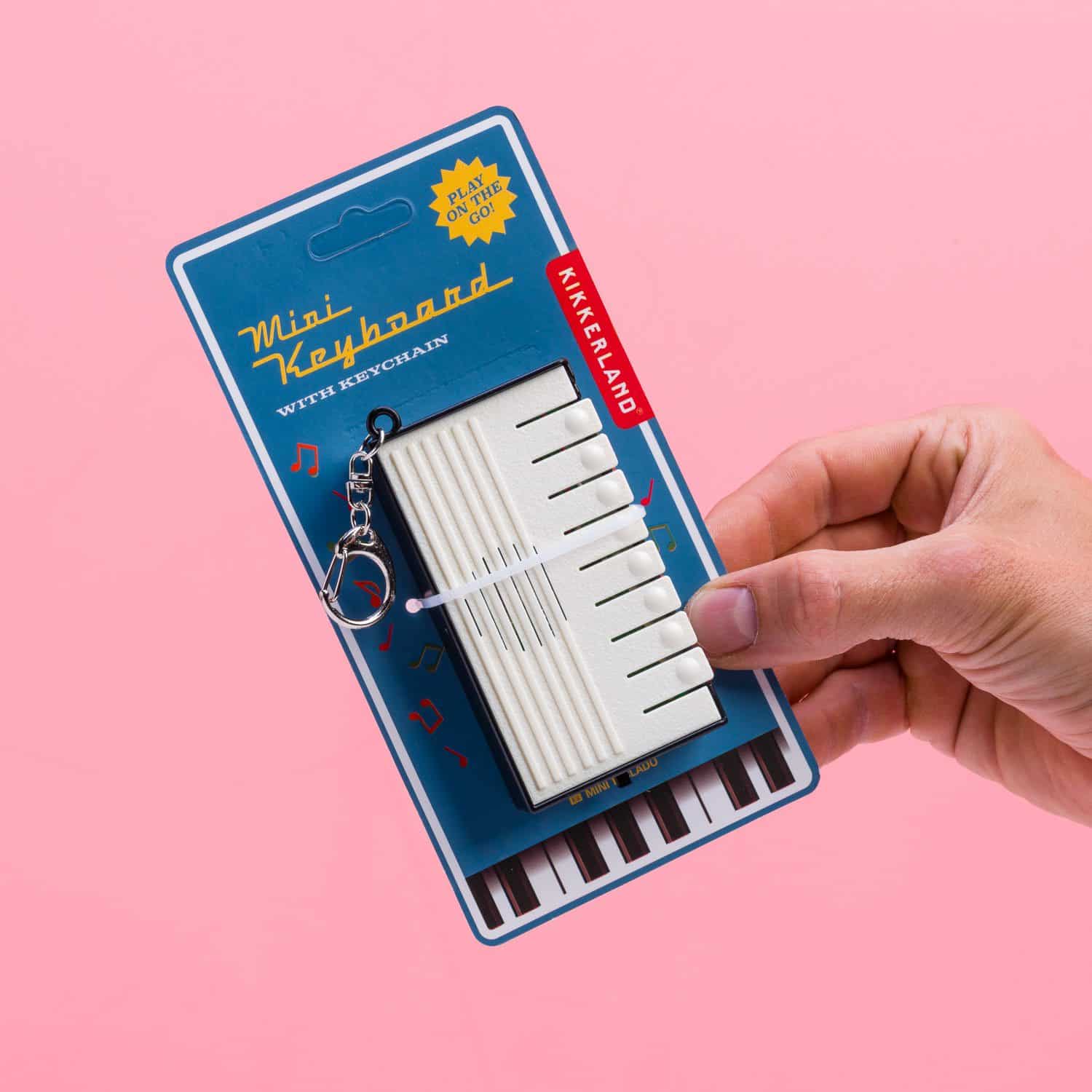 227816-Kikkerland-PIANO-KEYCHAIN-1