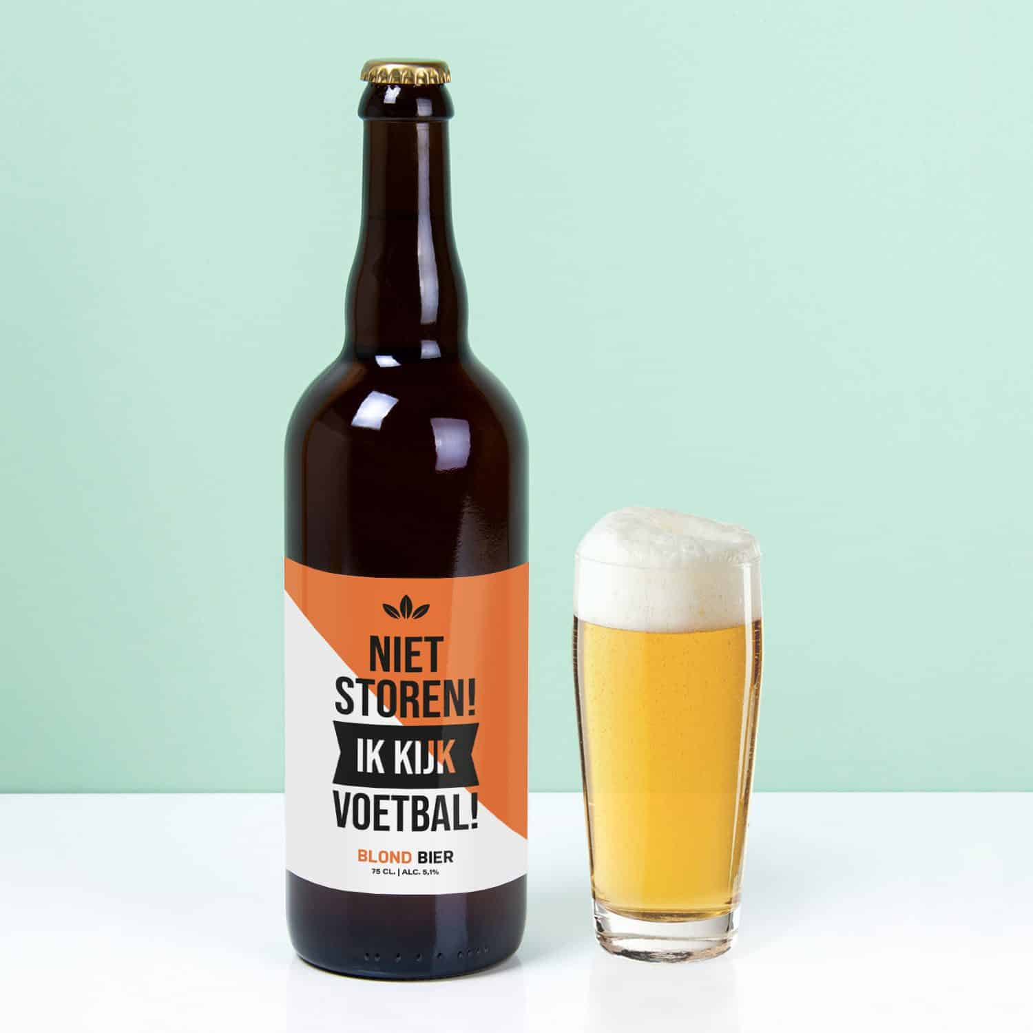794803-Bierfles-75cl-Niet-storen-ik-kijk-voetbal-1