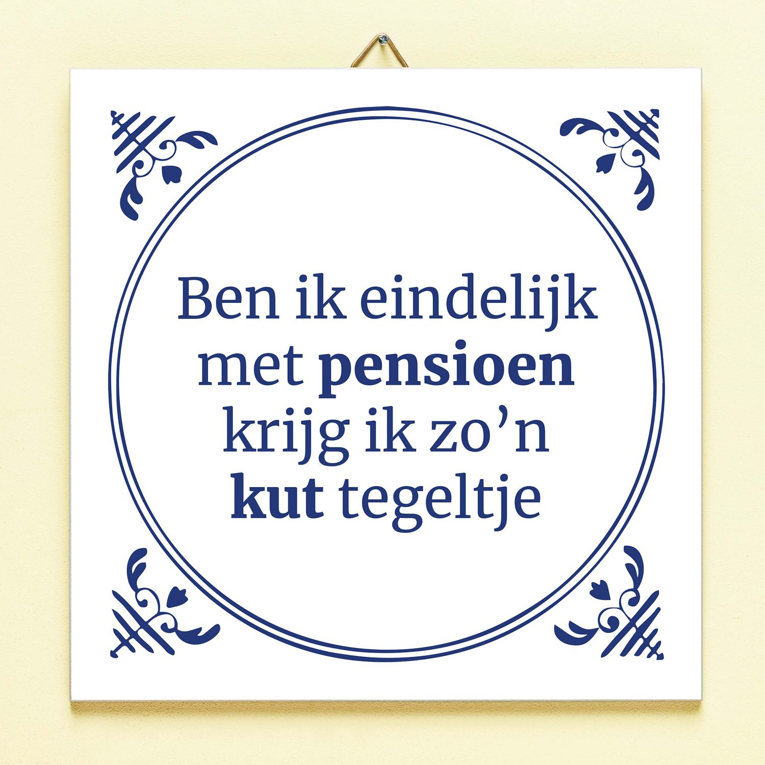 899452-Ben-ik-eindelijk-met-pensioen-krijg-ik-zon-kut-tegeltje-1