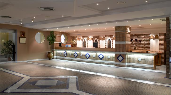 cordoba-hotel-macia-alfaros-receptie-02022016044233-727x405