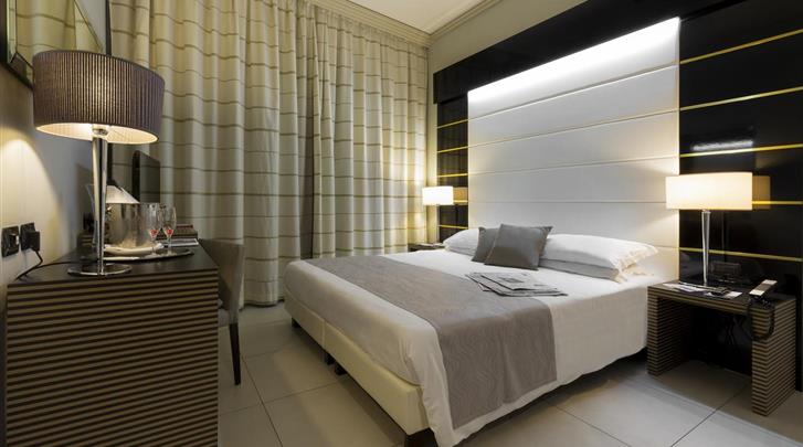 napels-hotel-palazzo-salgar-standaard-kamer-01262022121215-727x405